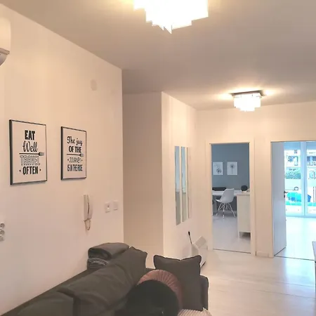 아파트 Mit Terrasse By Interhome 스플리트