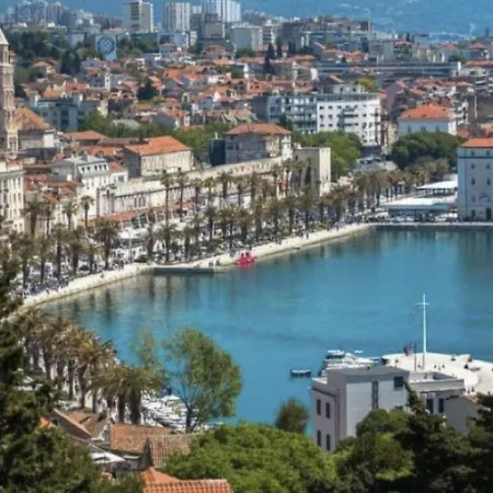 아파트 Mit Terrasse By Interhome 스플리트