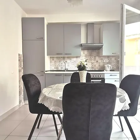 Mit Terrasse By Interhome 아파트